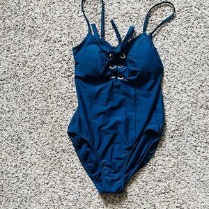 One piece swim suit